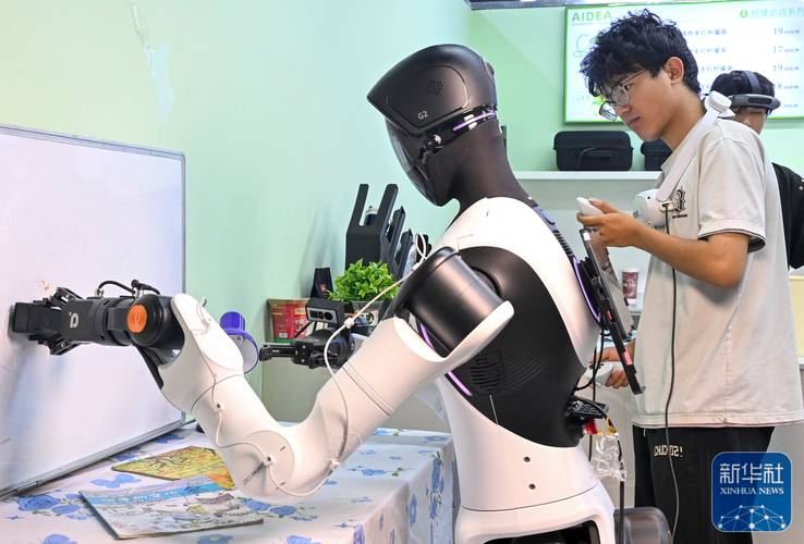 从数据采集到应用场景,在上海感受具身智能发展活力